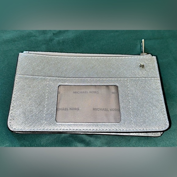 Michael Kors wallet - Picture 3 of 5